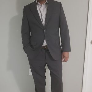 Men's two piece Suit. Cremieux Performance 40S